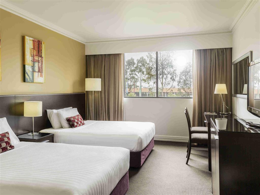 Visy Dior Hotel Бокъм Хилс Екстериор снимка