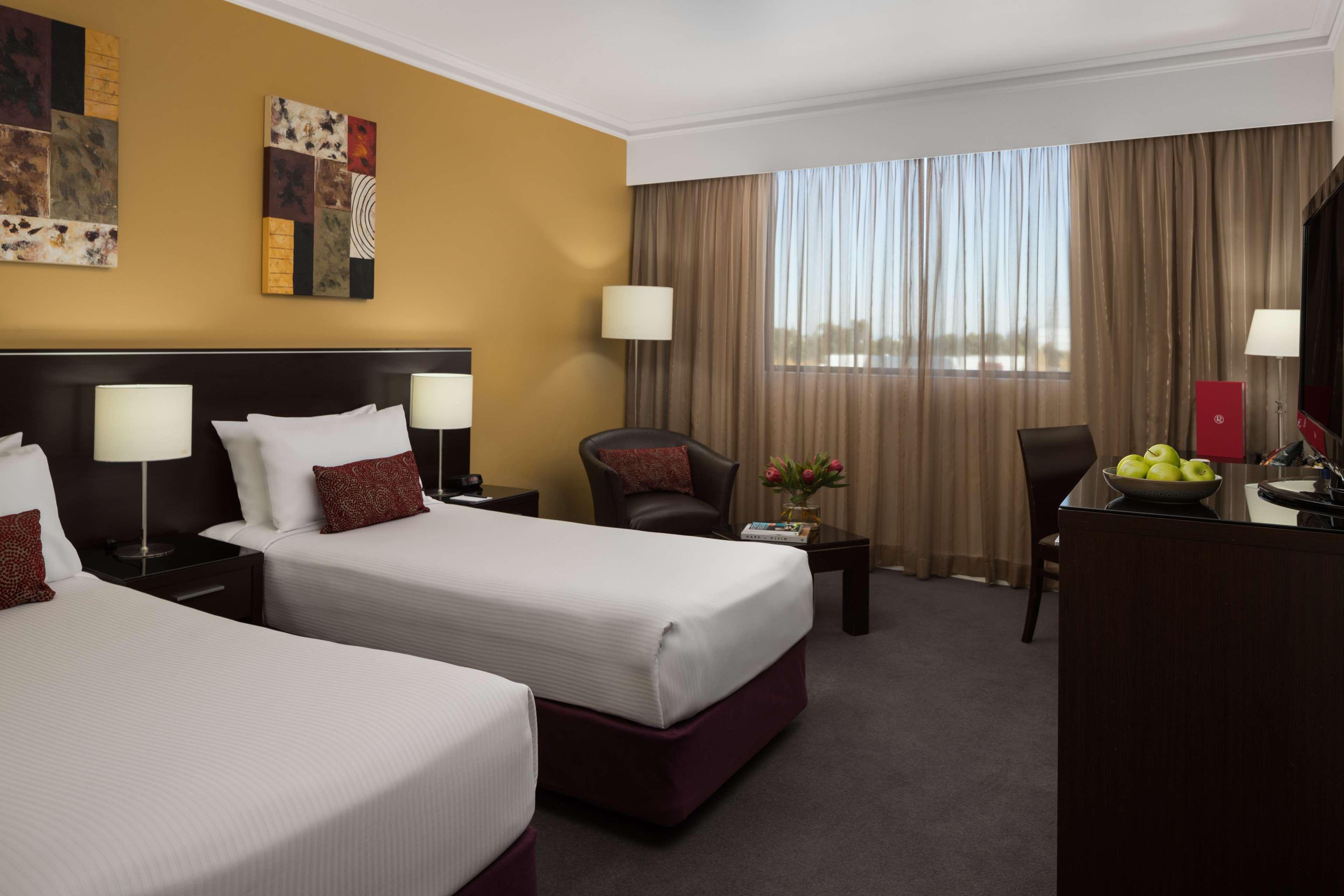 Visy Dior Hotel Бокъм Хилс Екстериор снимка