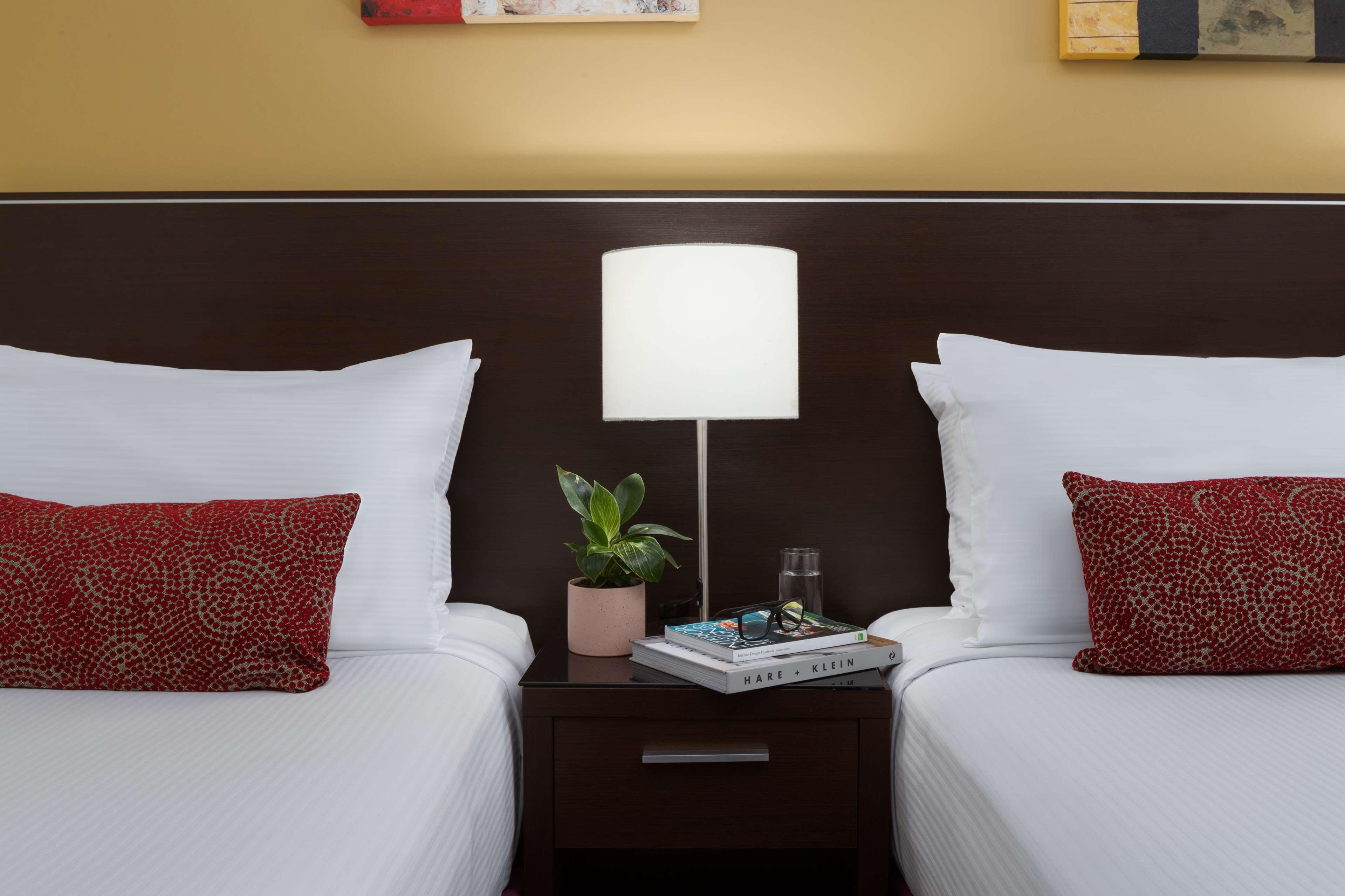 Visy Dior Hotel Бокъм Хилс Екстериор снимка