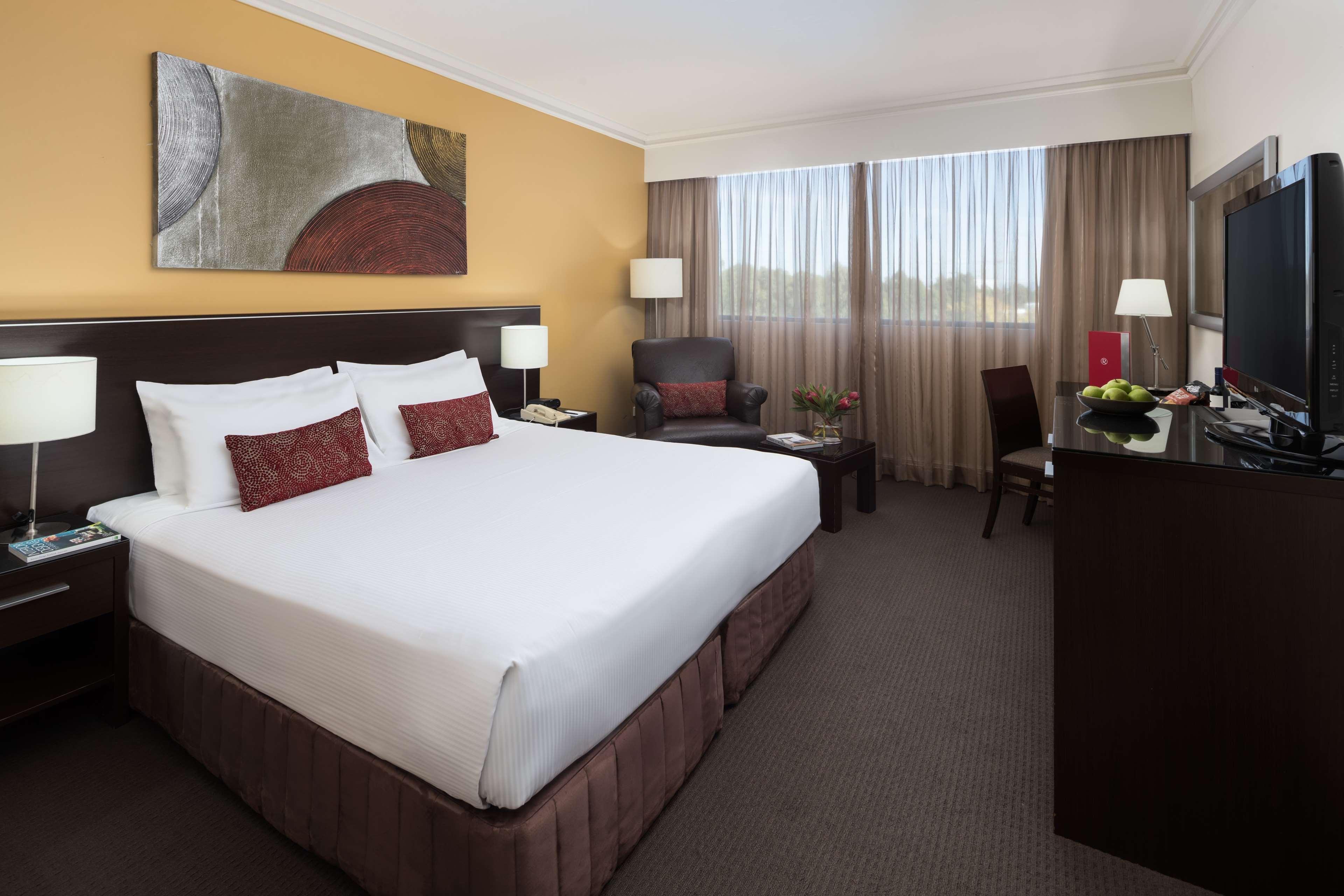 Visy Dior Hotel Бокъм Хилс Екстериор снимка