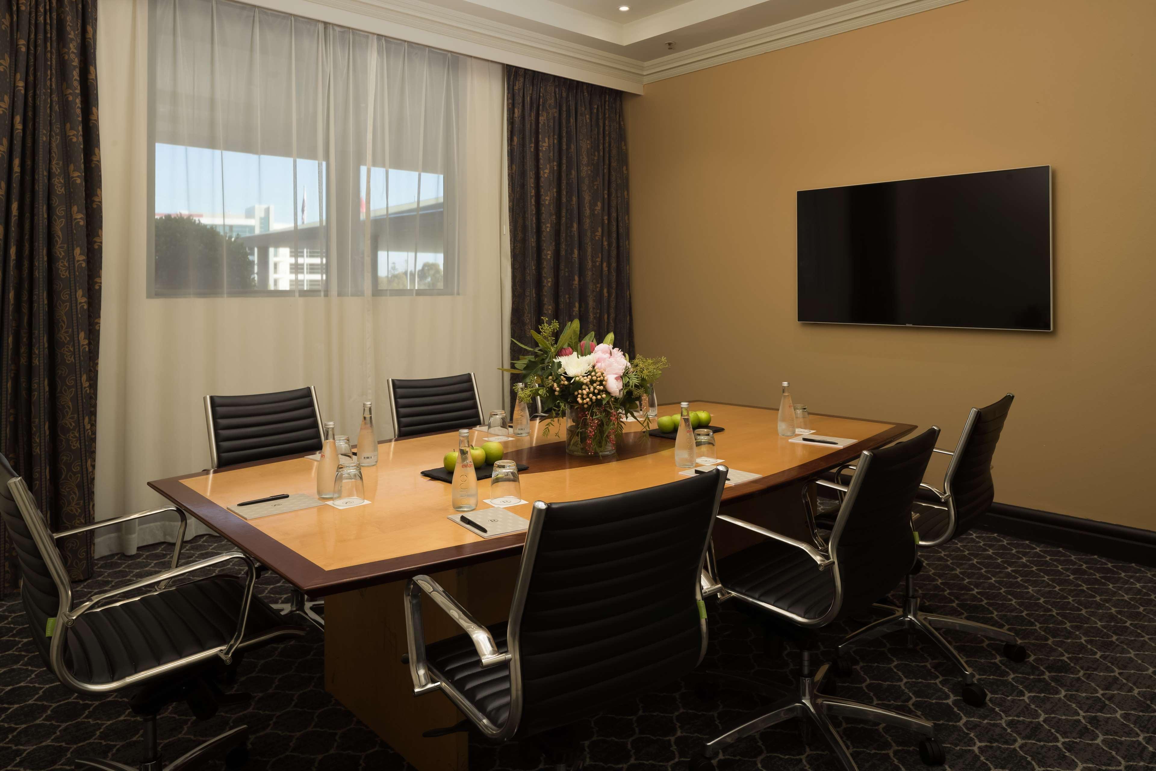 Visy Dior Hotel Бокъм Хилс Екстериор снимка
