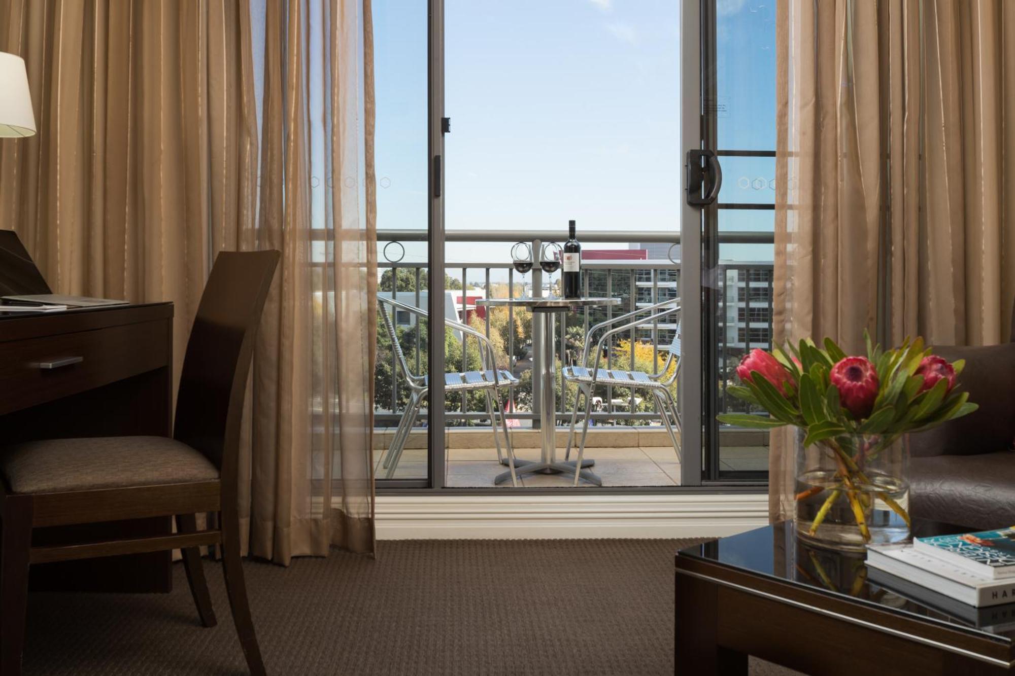 Visy Dior Hotel Бокъм Хилс Екстериор снимка